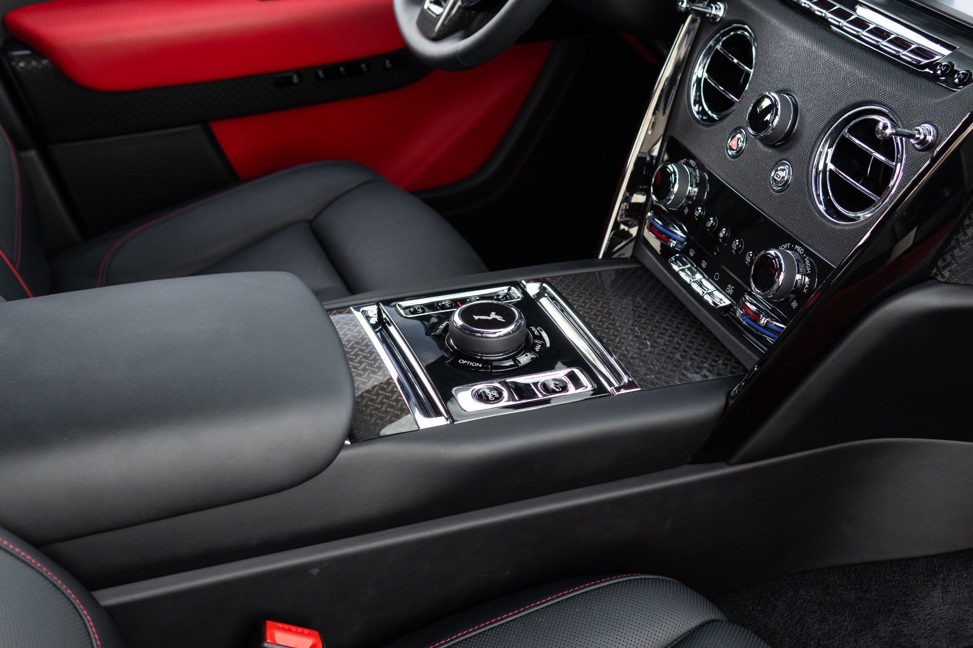 Used 2022 Rolls-Royce Cullinan Black Badge w/ Dark Exterior Package AWD/4WD image 66