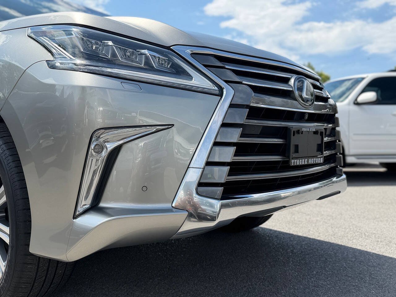 Used 2017 Lexus LX 570 4WD w/ Luxury Package image 21