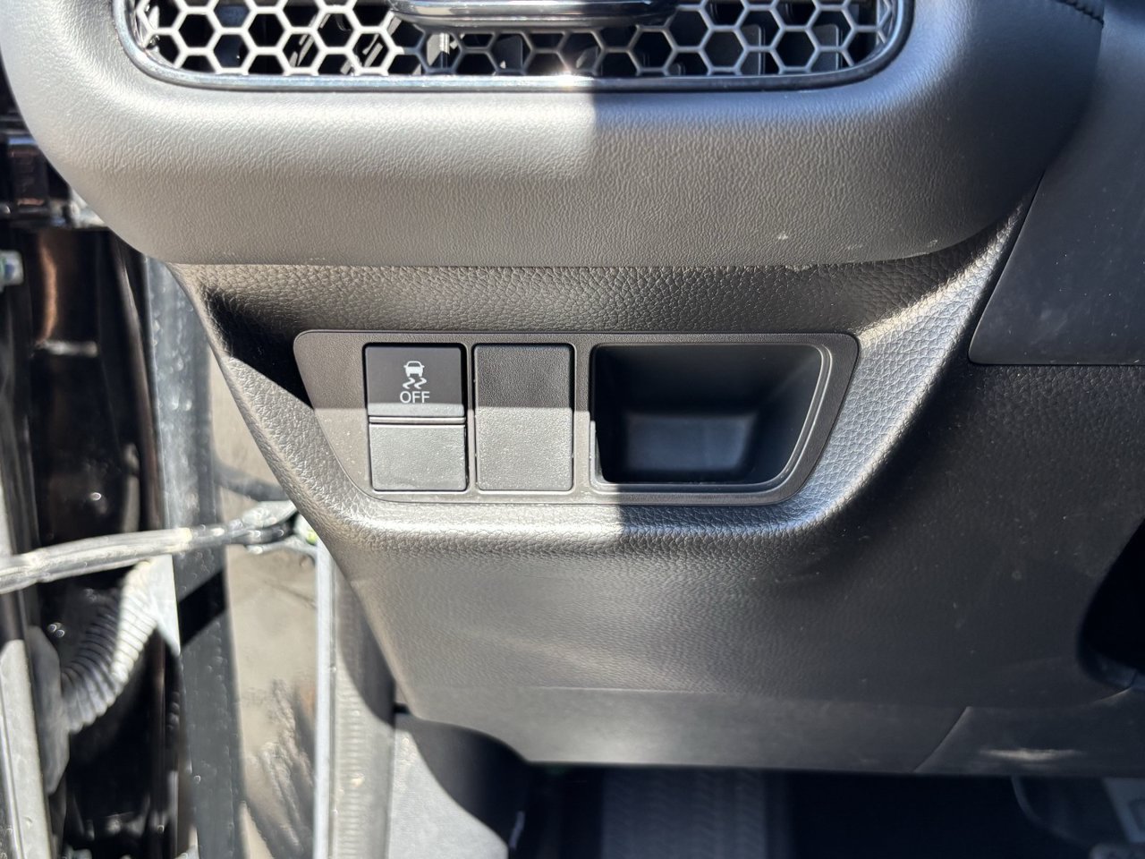 Used 2025 Honda HR-V LX image 30