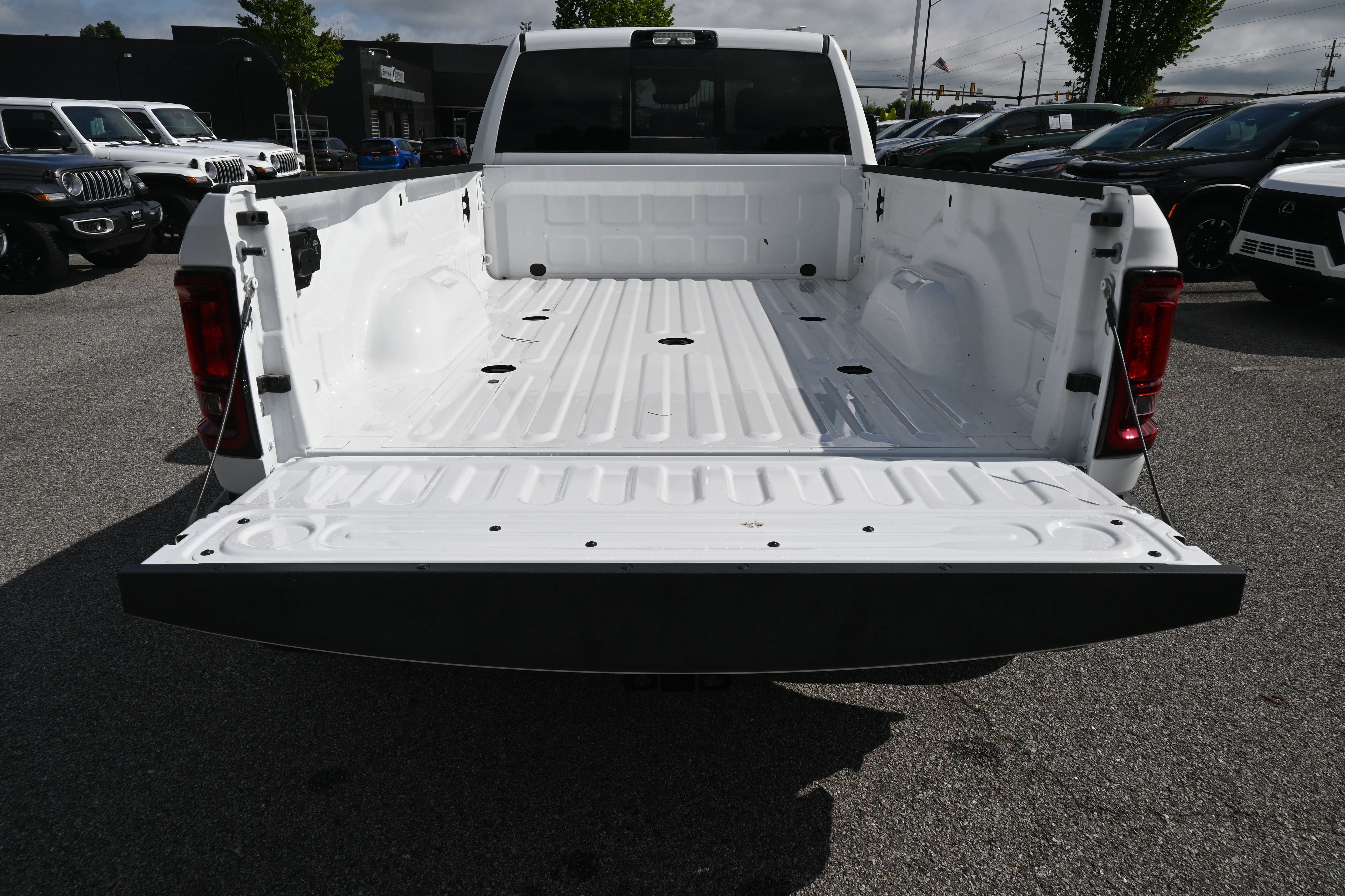 New 2026 RAM 3500 Tradesman AWD/4WD image 32
