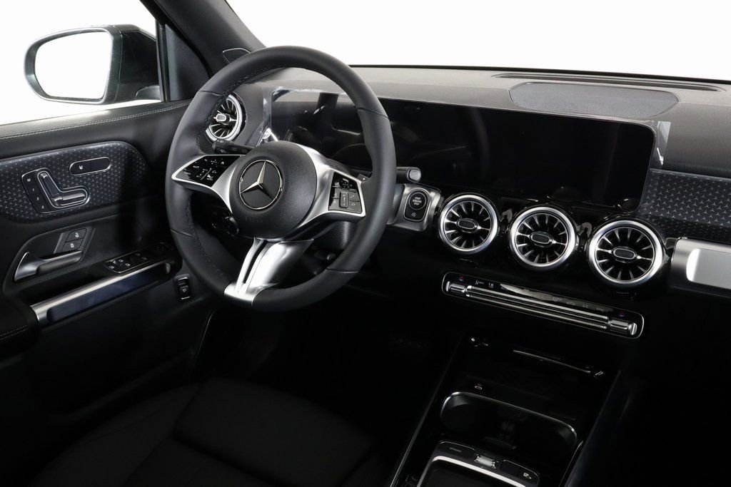New 2025 Mercedes-Benz GLB 250 4MATIC image 3
