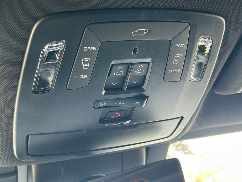 New 2026 Toyota Sienna Platinum image 21