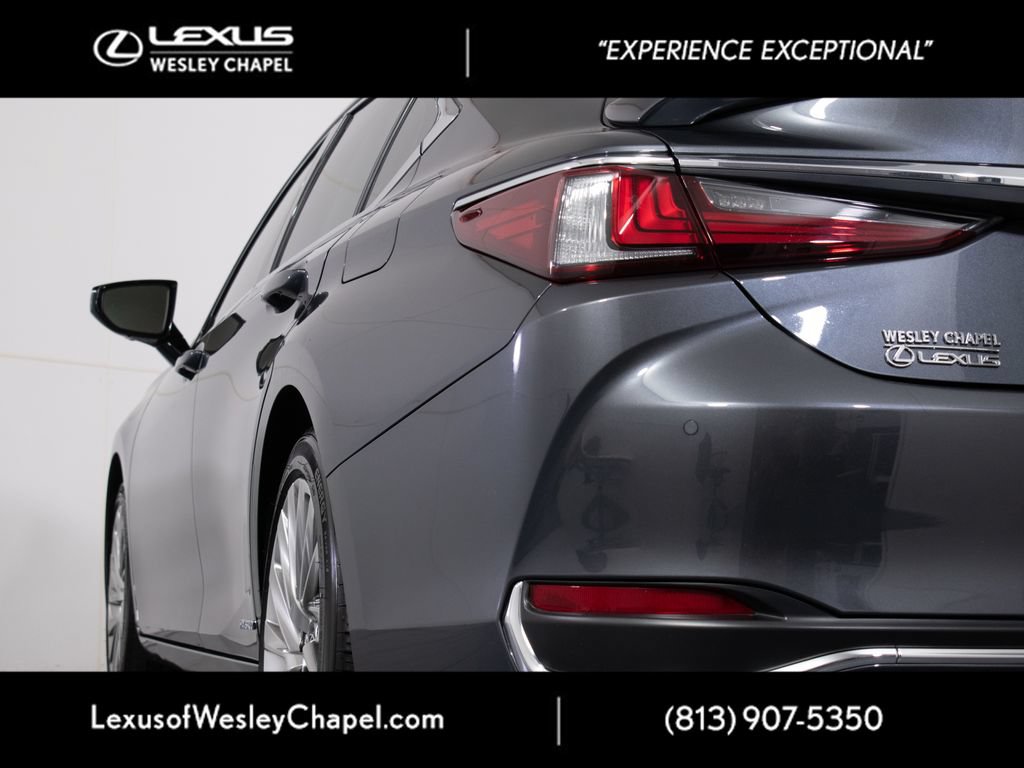 Certified 2022 Lexus ES 300h Ultra Luxury w/ Accessory Package 2 FWD image 6