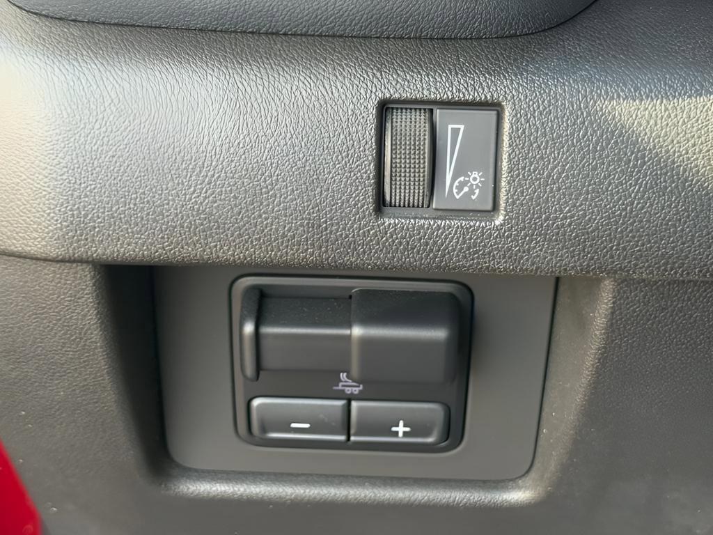 Used 2023 GMC Canyon Denali image 15