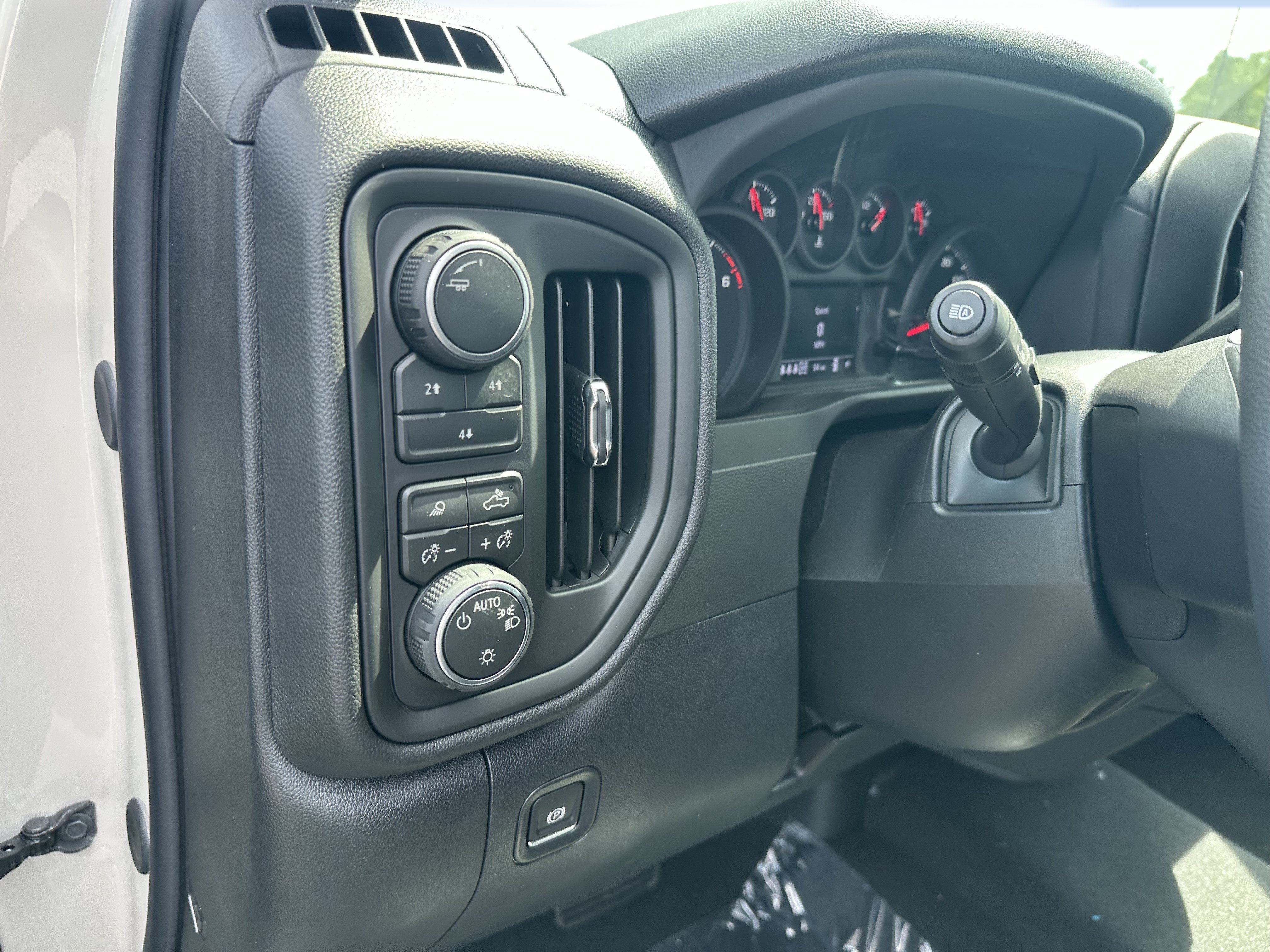 New 2026 Chevrolet Silverado 2500 Custom w/ Custom Value Package AWD/4WD image 17