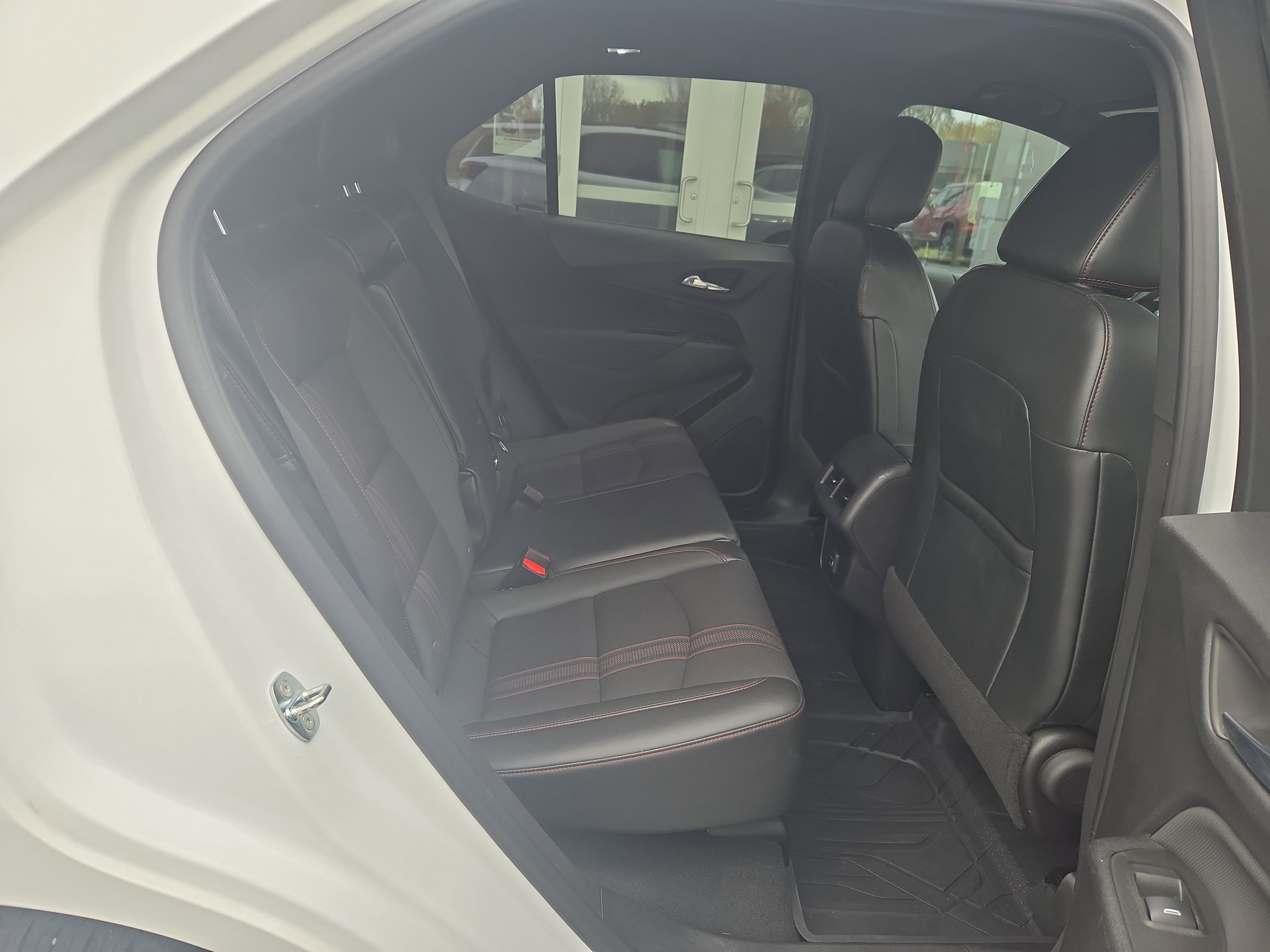 Certified 2022 Chevrolet Equinox RS w/ LPO, Floor Liner Package image 17