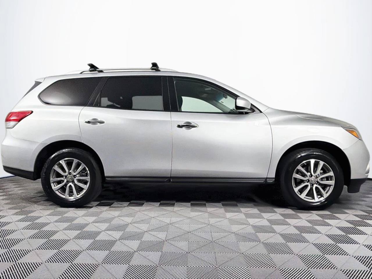 Used 2013 Nissan Pathfinder SV AWD/4WD image 25
