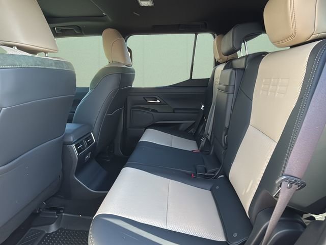 Used 2024 Lexus GX 550 AWD/4WD image 23