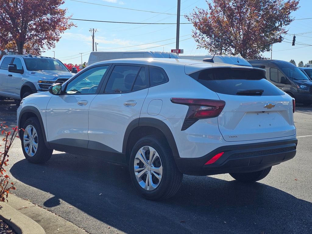 Used 2025 Chevrolet Trax LS image 8