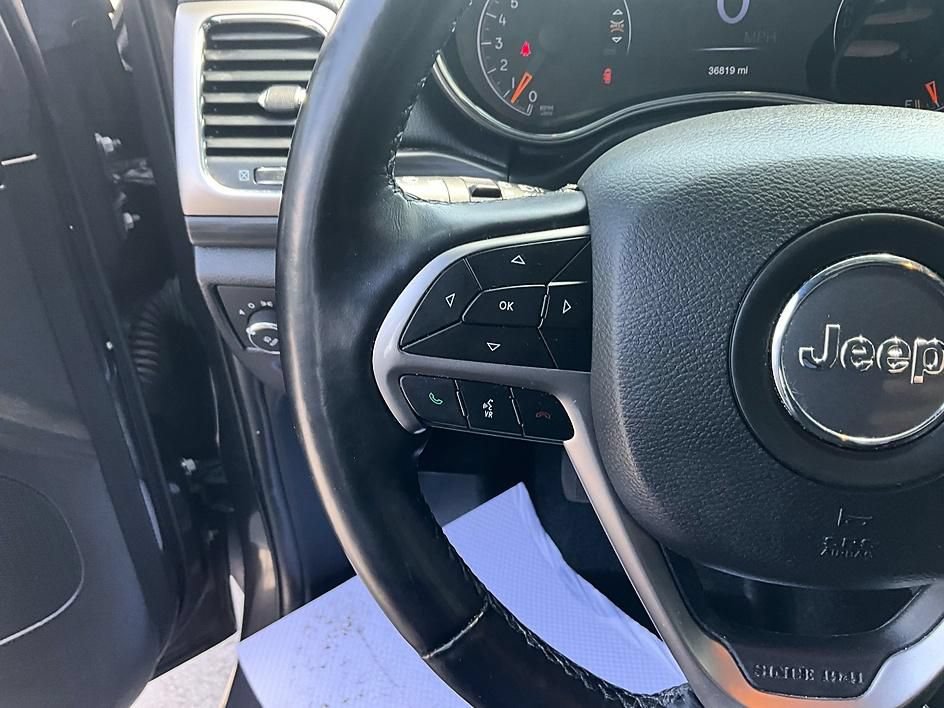 Used 2021 Jeep Grand Cherokee Laredo X AWD/4WD image 32