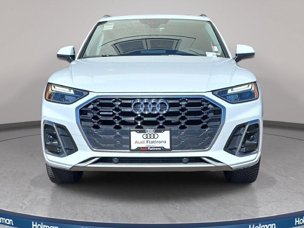 Used 2023 Audi Q5 2.0T Premium w/ Convenience Package AWD/4WD image 3