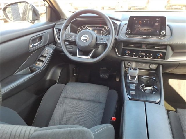 Used 2024 Nissan Rogue SV image 5