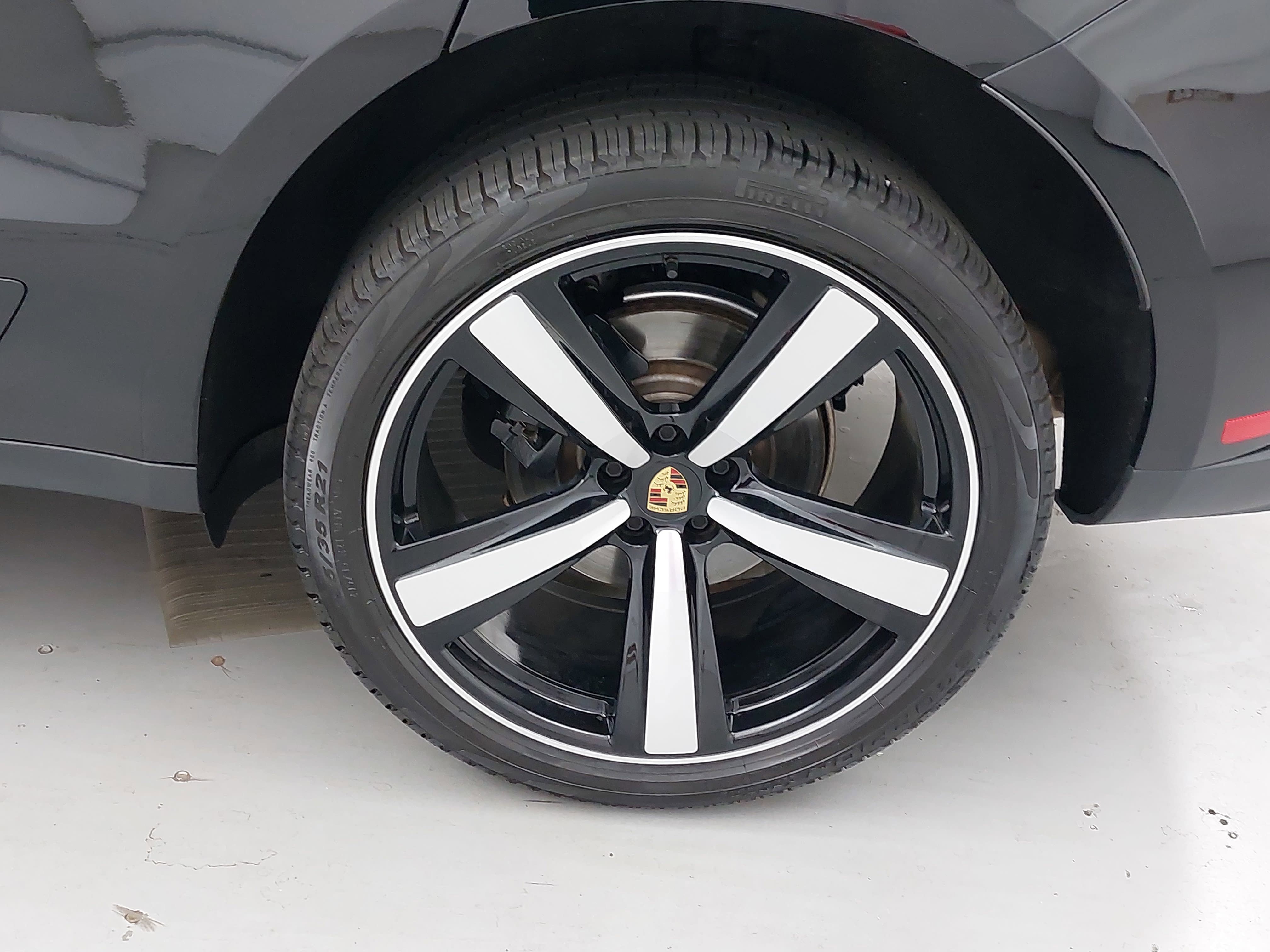 Certified 2024 Porsche Macan Turbo AWD/4WD image 36