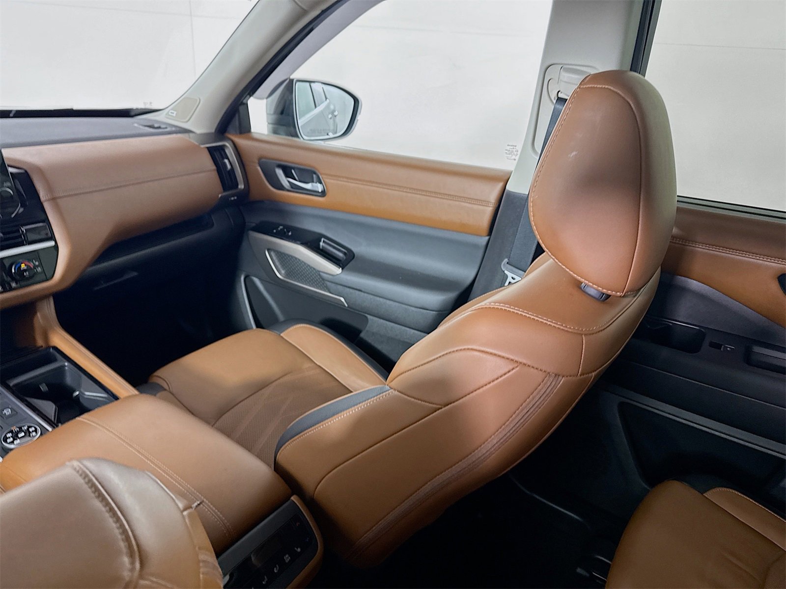 Used 2023 Nissan Pathfinder Platinum image 21