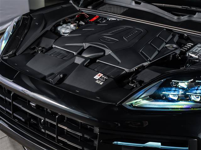 Used 2025 Porsche Cayenne AWD/4WD image 15