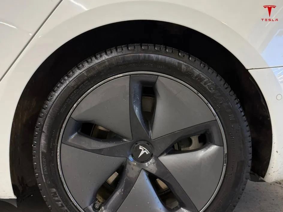 Used 2020 Tesla Model 3 Standard Range Plus RWD image 16