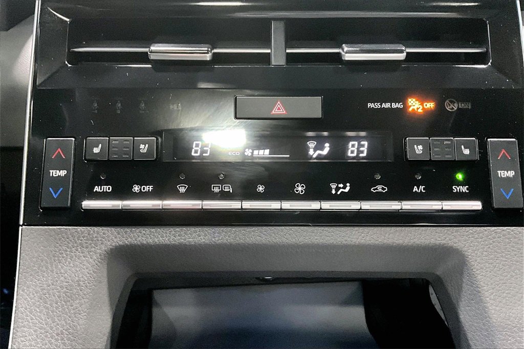 Used 2020 Toyota Avalon Limited image 15