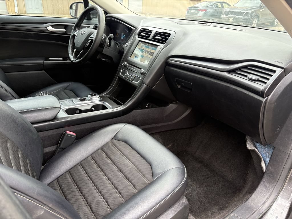 Used 2018 Ford Fusion SE w/ Equipment Group 201A FWD image 27