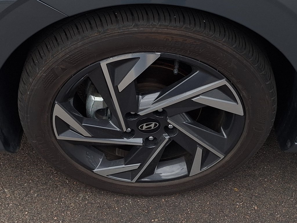 Certified 2024 Hyundai Elantra Limited FWD image 32