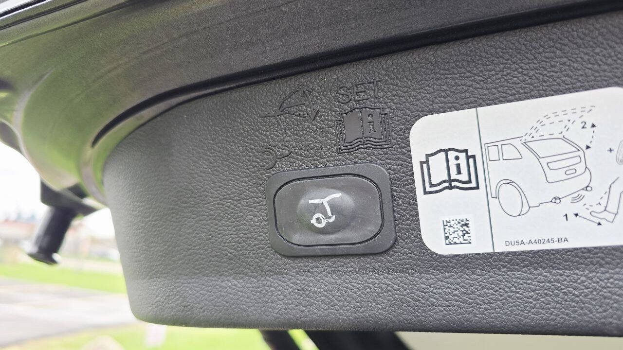 Used 2019 Ford Escape Titanium AWD/4WD image 13