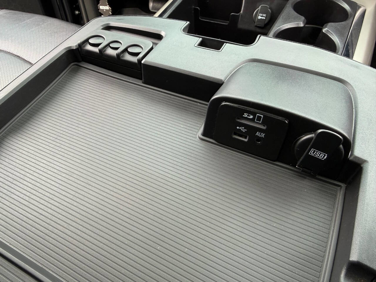 Used 2015 RAM 3500 Laramie w/ Black Appearance Group AWD/4WD image 27