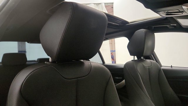 Used 2018 BMW 320i xDrive Sedan AWD/4WD image 35