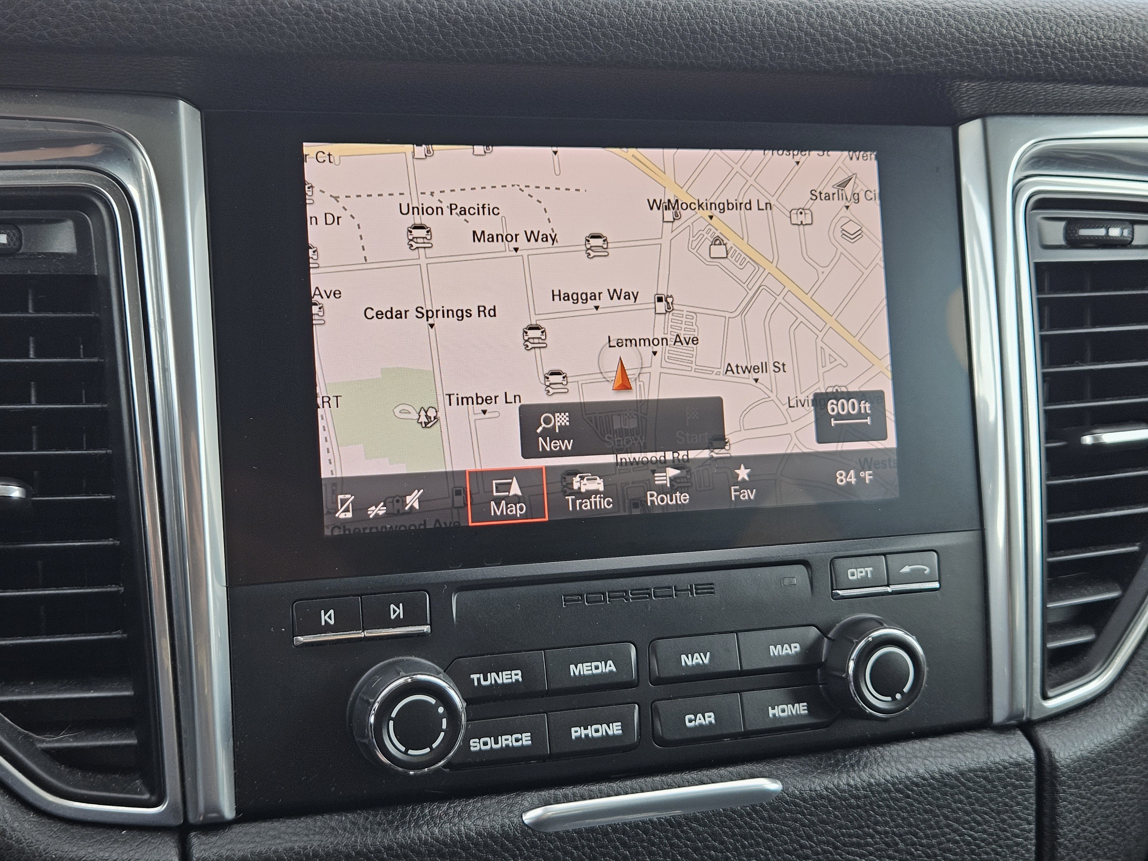 Certified 2017 Porsche Macan AWD/4WD image 17