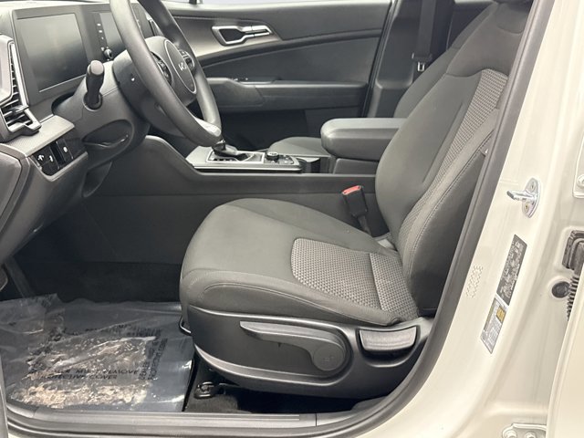 Used 2023 Kia Sportage LX image 11