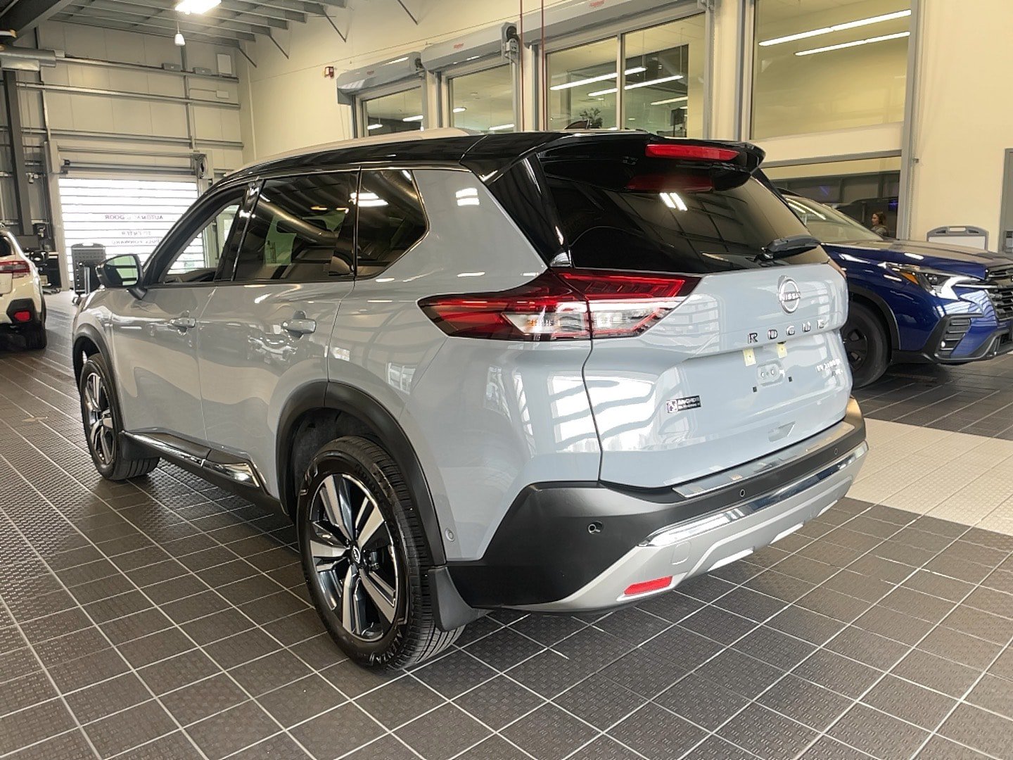 Used 2023 Nissan Rogue Platinum AWD/4WD image 16
