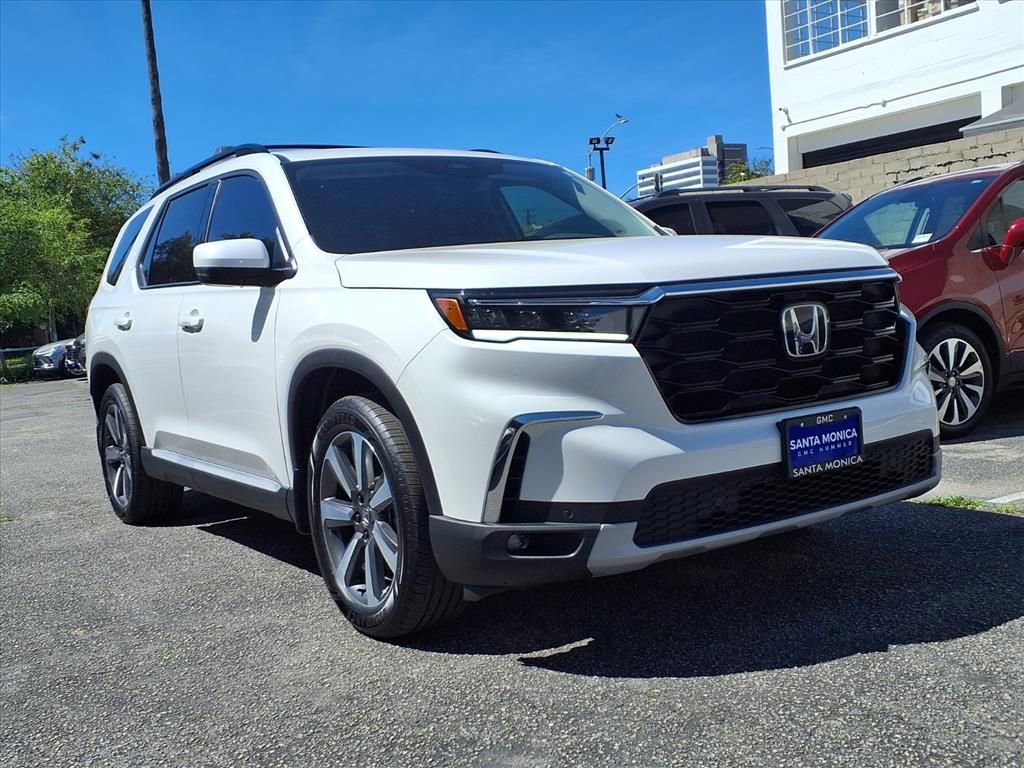 Used 2024 Honda Pilot Touring image 3