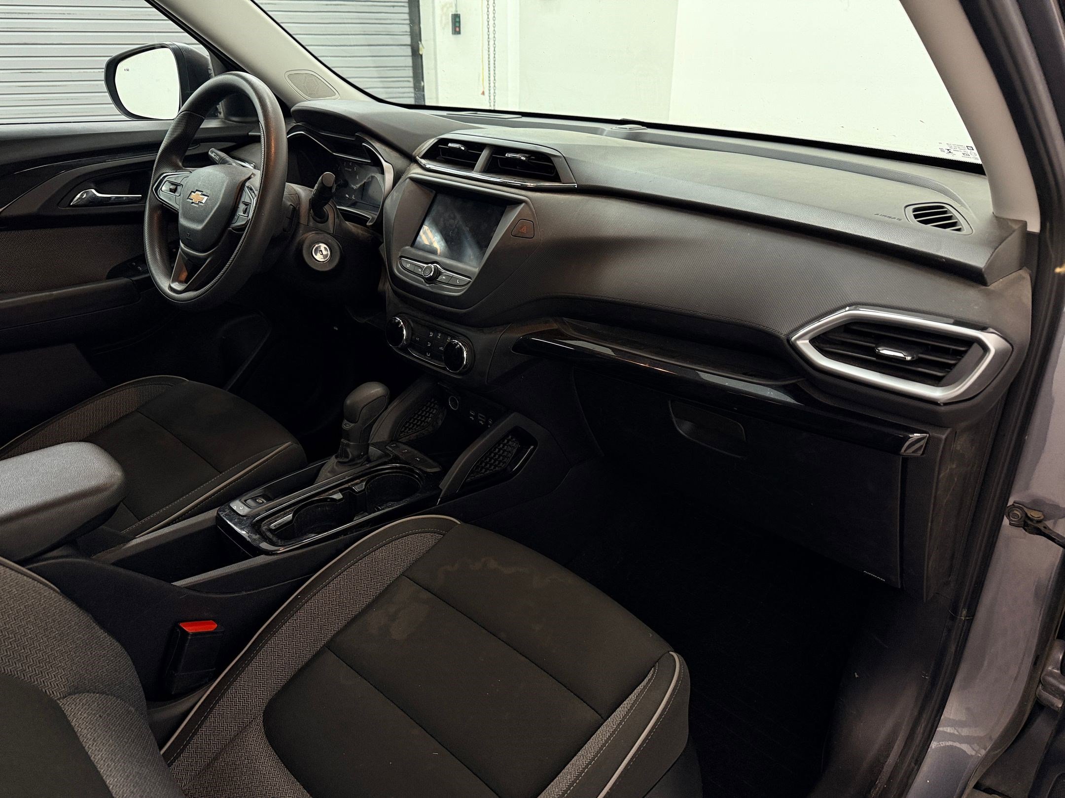Used 2021 Chevrolet TrailBlazer LS FWD image 25