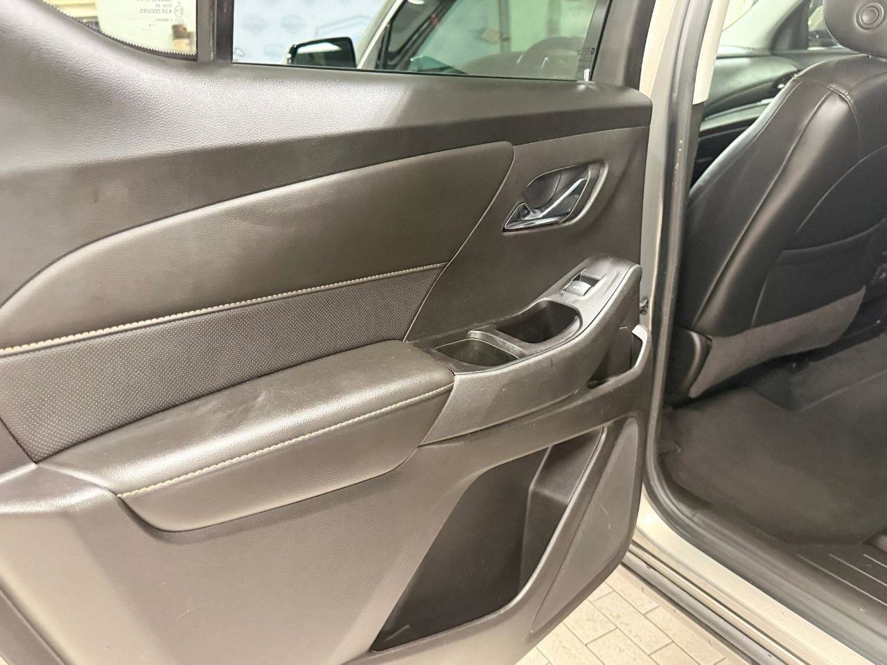 Used 2019 Chevrolet Traverse Premier w/ Driver Confidence II Package FWD image 14