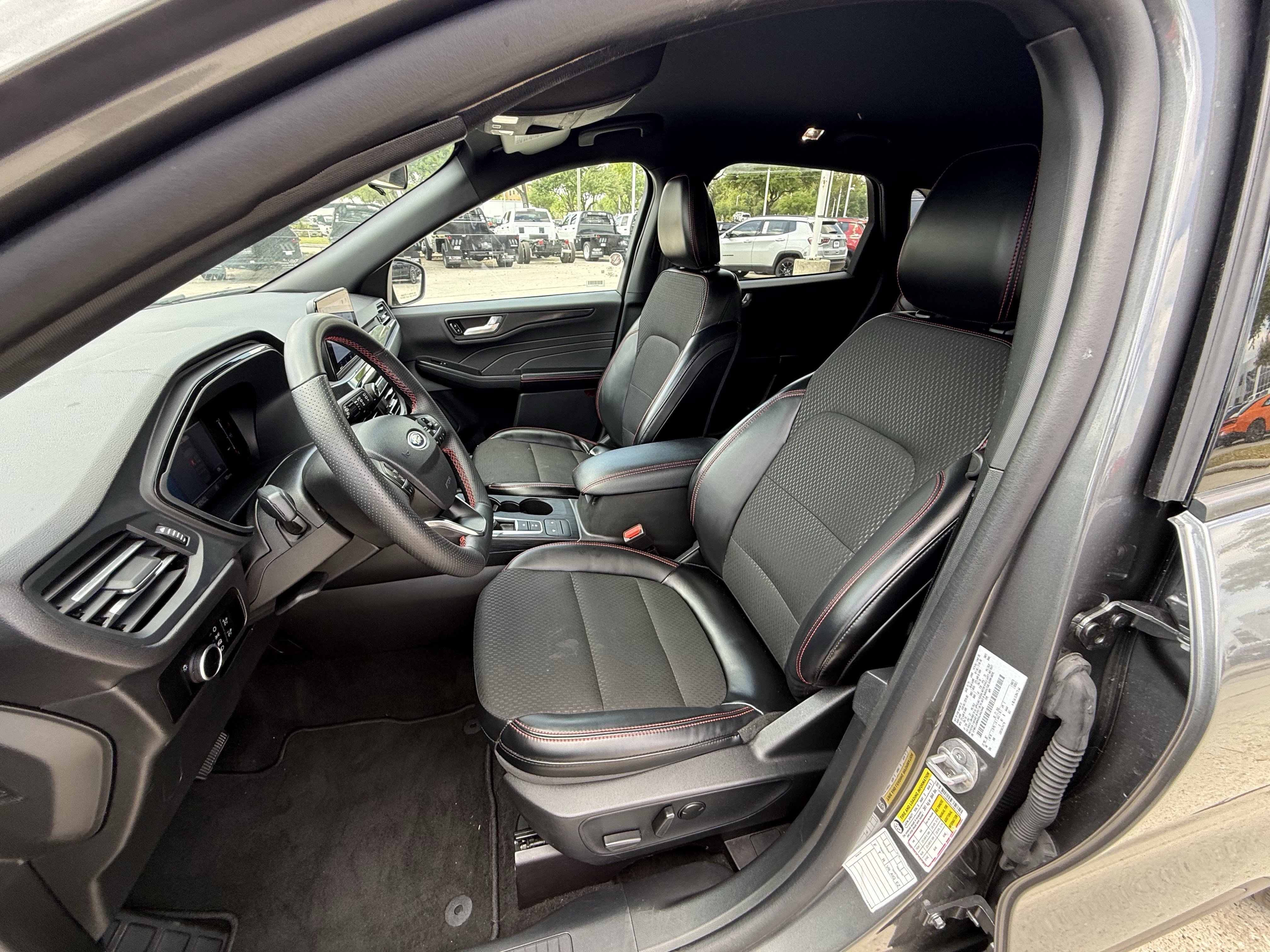 Used 2025 Ford Escape ST-Line image 29