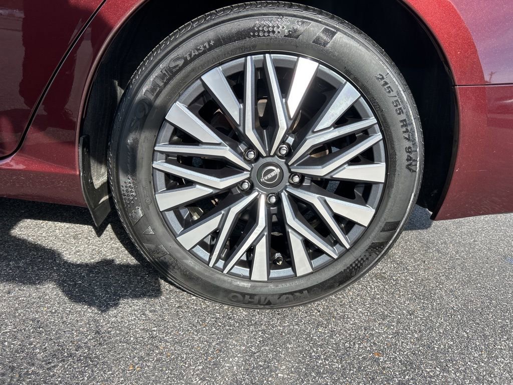 Used 2025 Nissan Altima 2.5 SV image 32