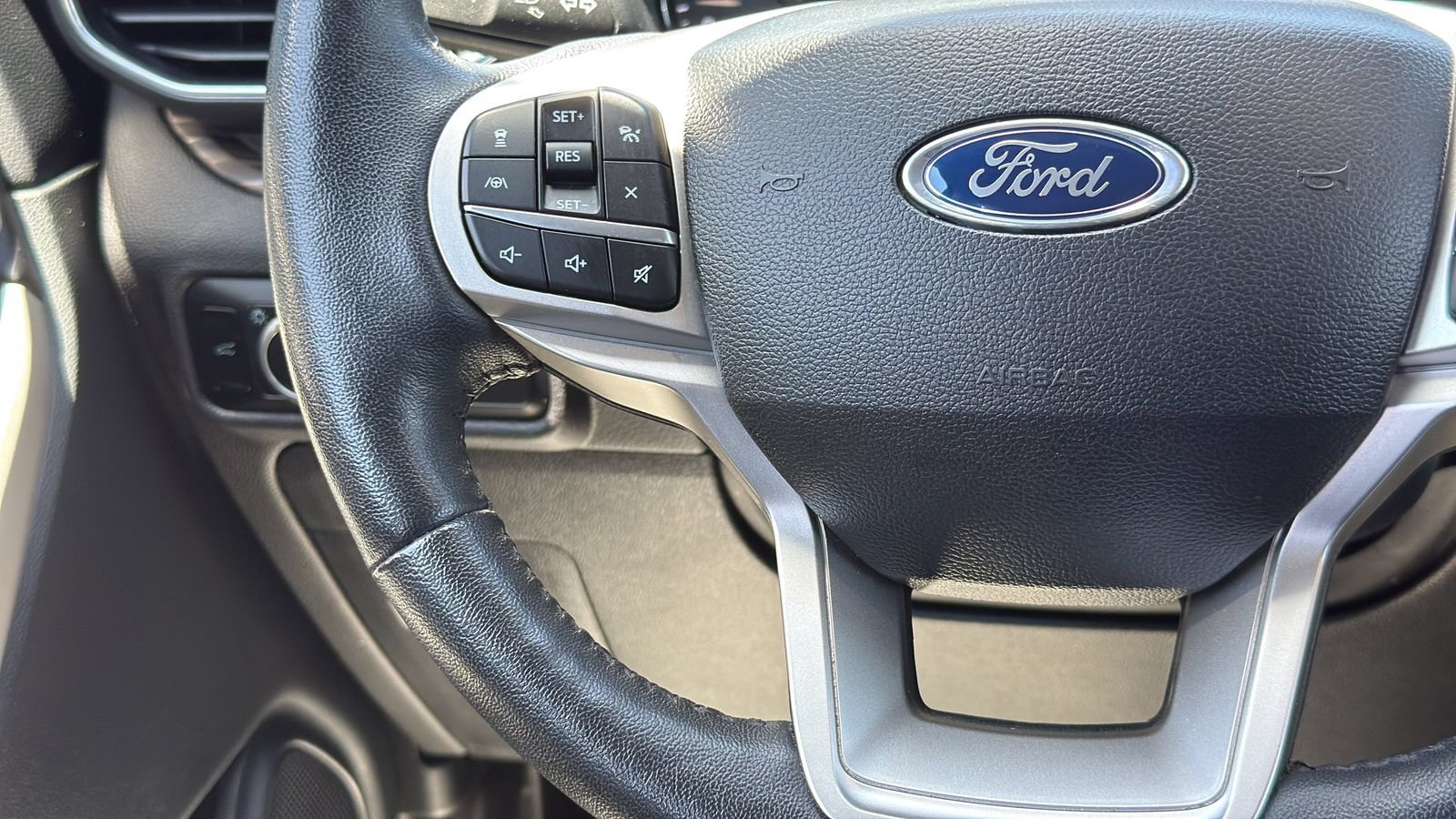 Used 2024 Ford Explorer Limited RWD image 13