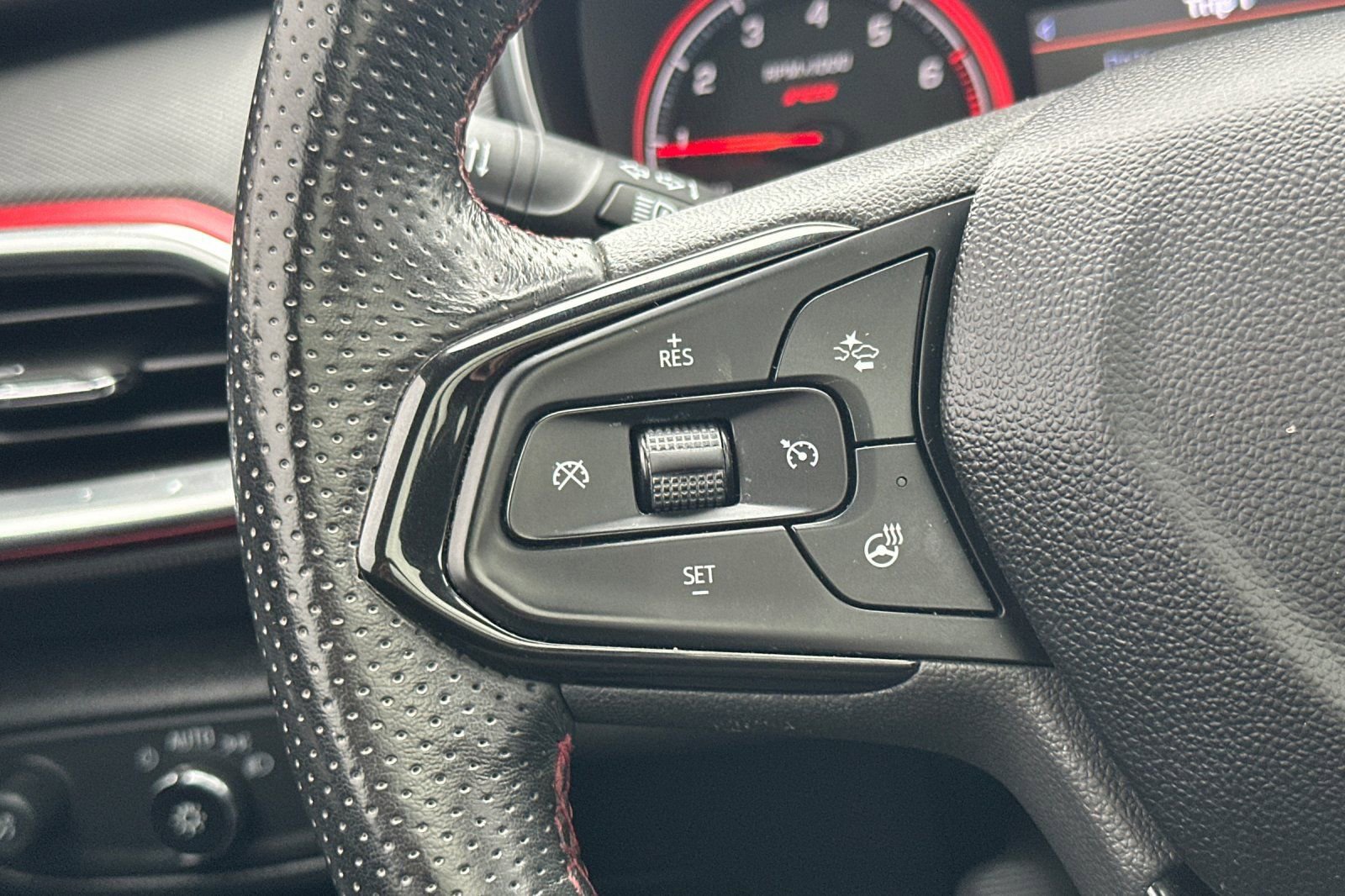 Used 2023 Chevrolet TrailBlazer RS w/ Sun and Liftgate Package image 35