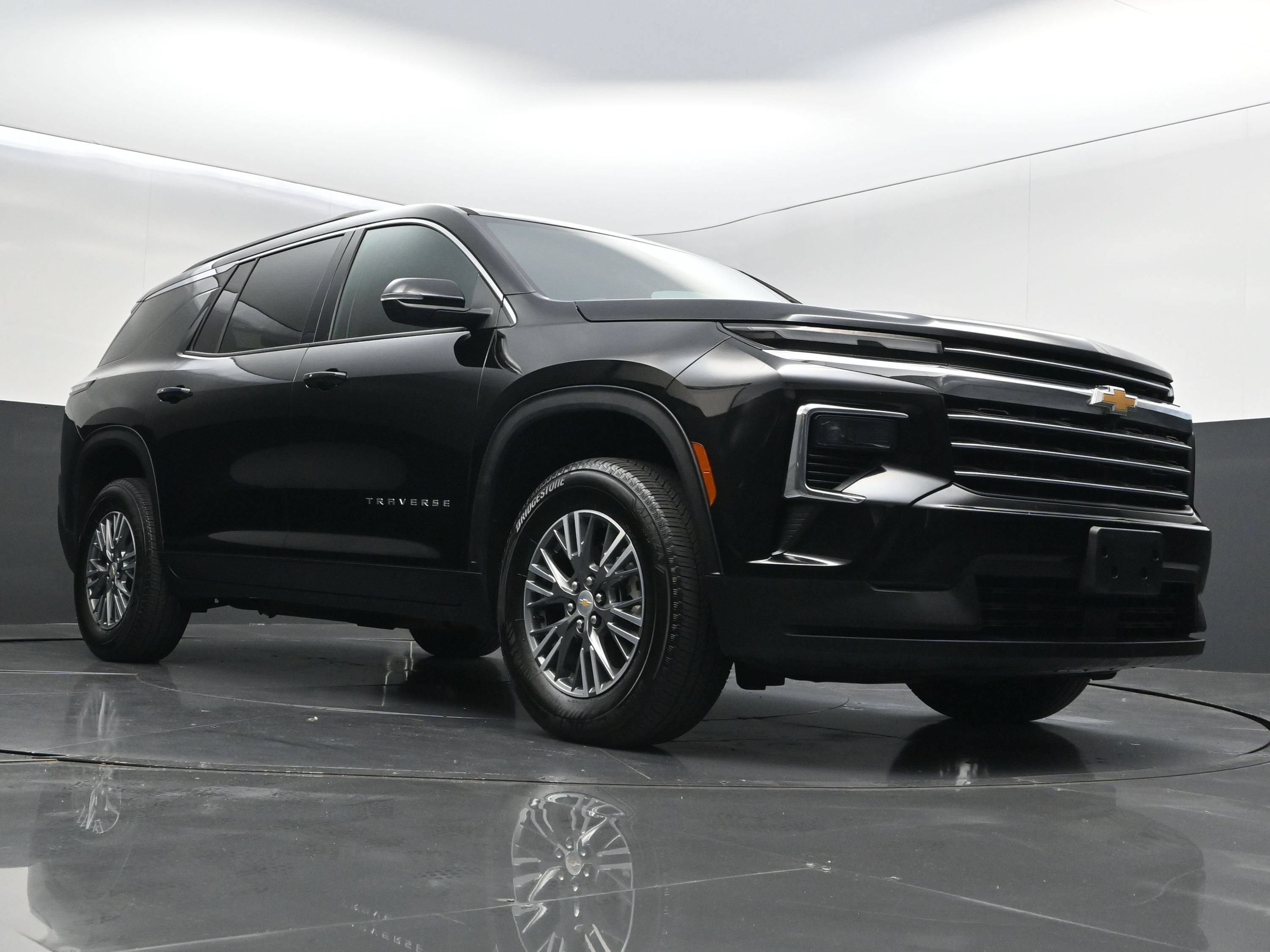 Certified 2025 Chevrolet Traverse LT FWD image 39