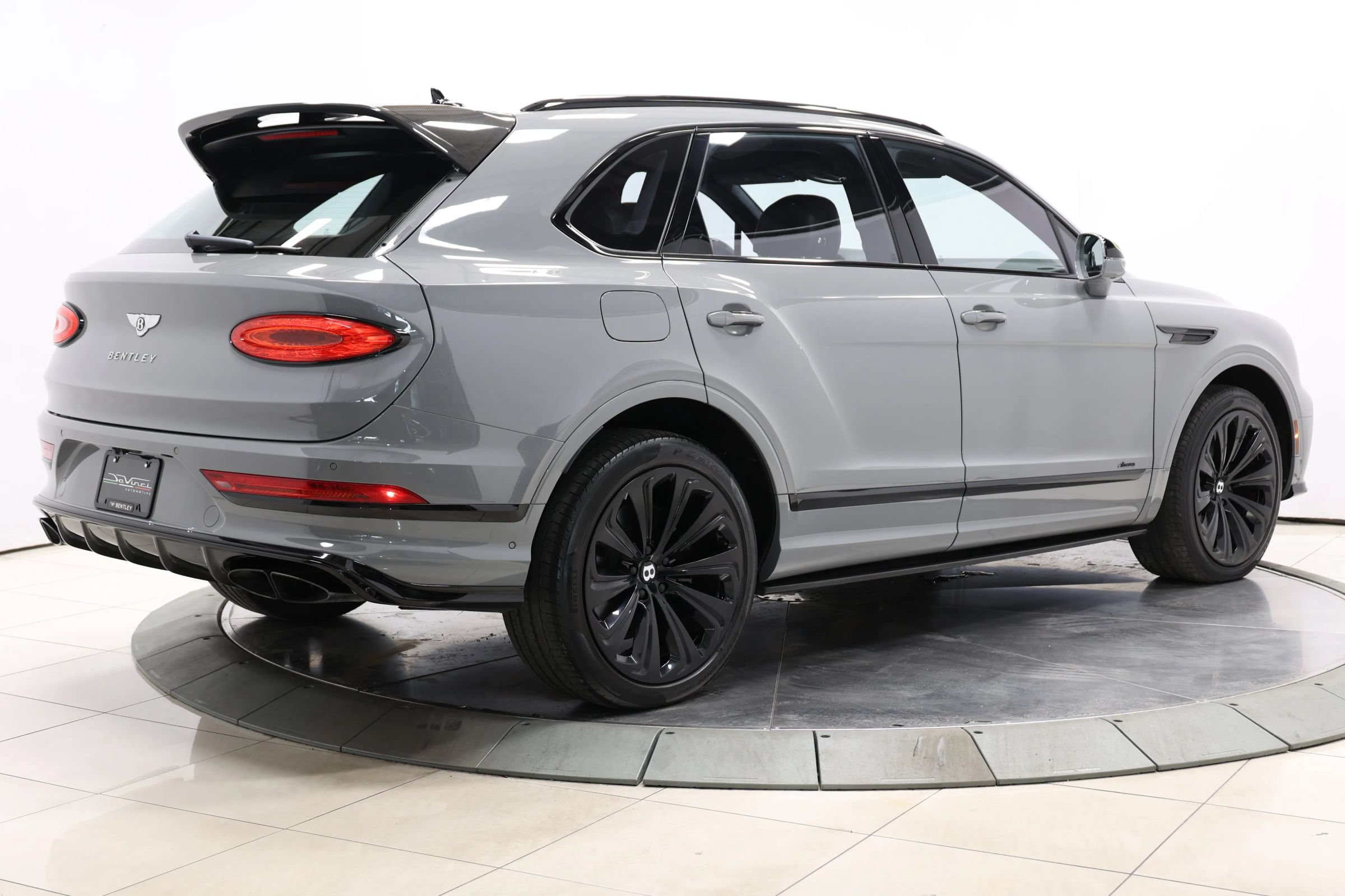 Used 2023 Bentley Bentayga AWD/4WD image 4