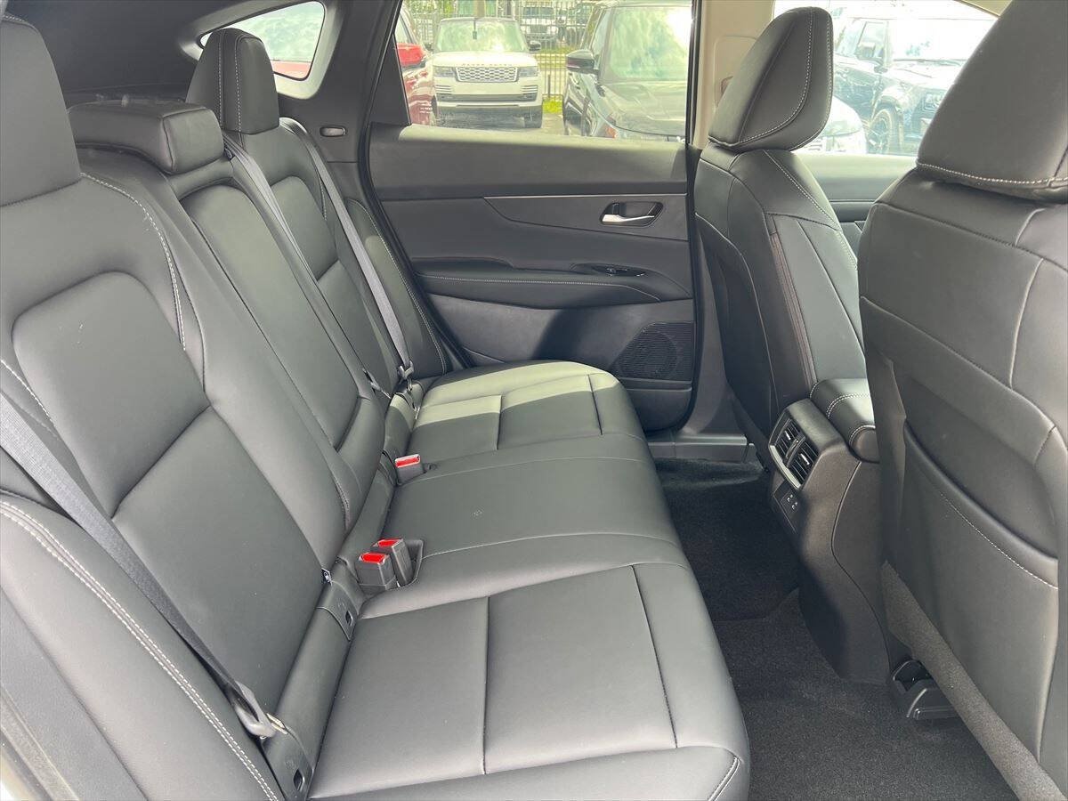 Used 2025 Nissan Murano SV FWD image 9