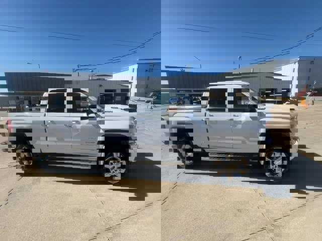 Used 2017 GMC Sierra 2500 SLT w/ Duramax Plus Package image 4