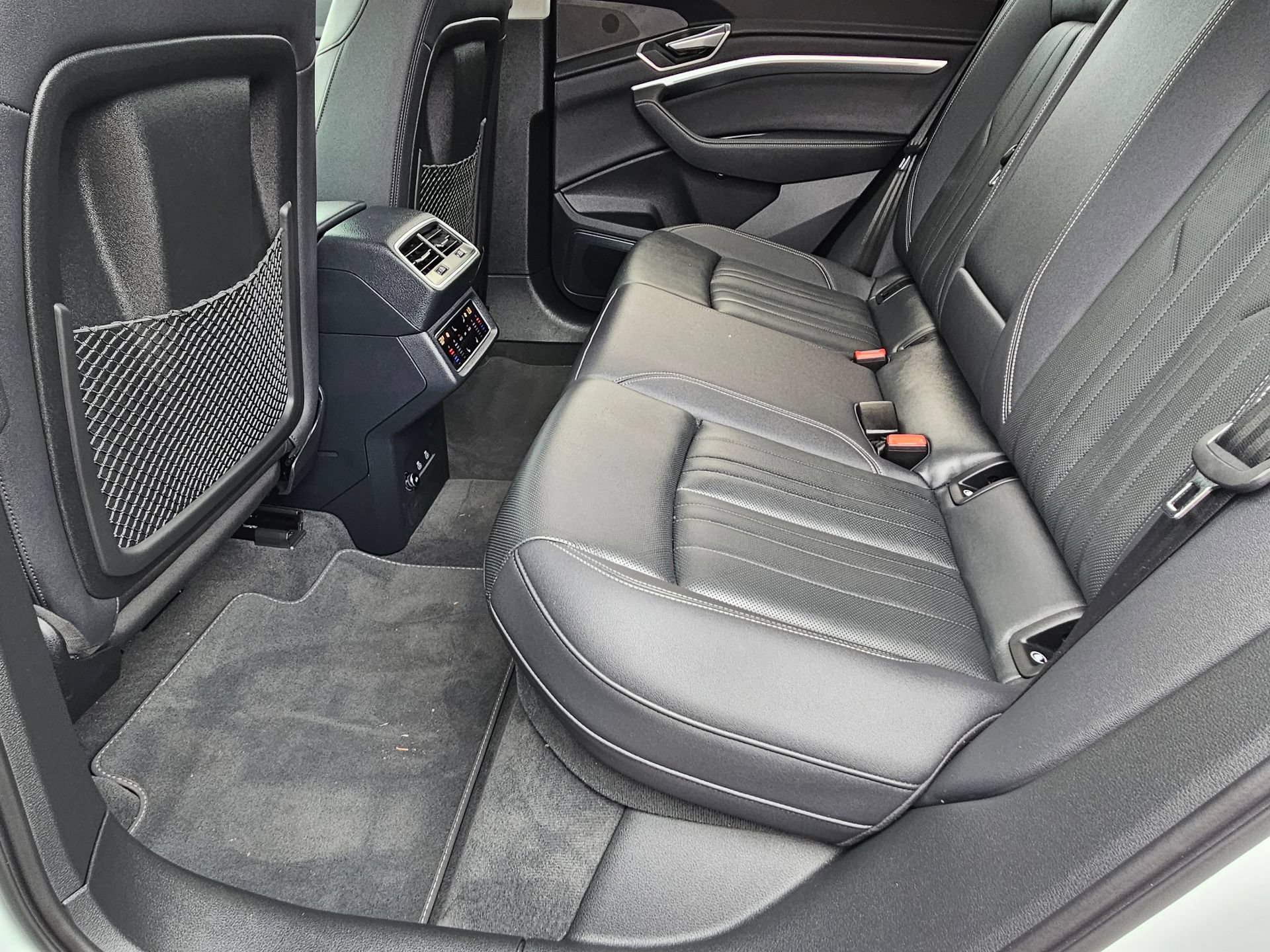 Used 2024 Audi Q8 e-tron Premium Plus w/ Premium Plus Package AWD/4WD image 25