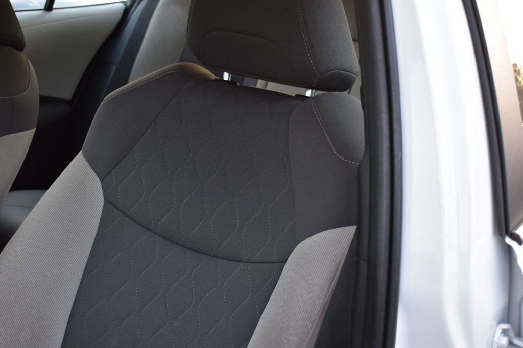Used 2022 Toyota Corolla LE image 14