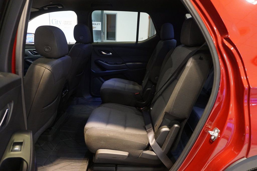 Certified 2023 Chevrolet Traverse LT w/ Rear Camera Mirror Package image 11