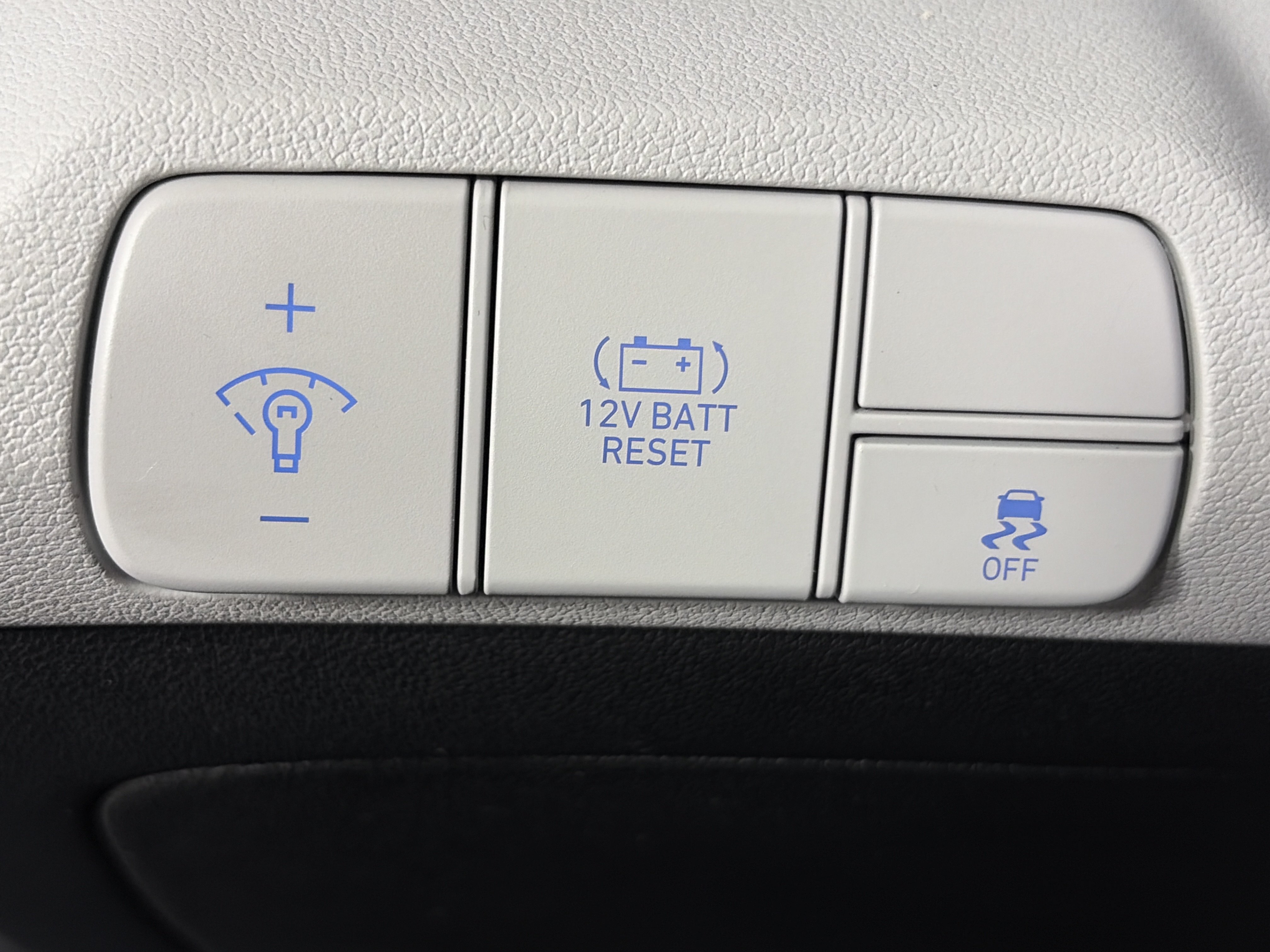 New 2025 Hyundai Elantra Limited FWD image 36