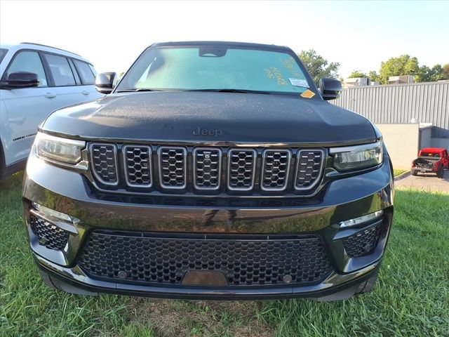 Used 2024 Jeep Grand Cherokee Summit w/ High Altitude Package AWD/4WD image 13