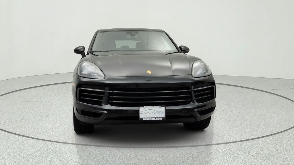 Used 2022 Porsche Cayenne Platinum Edition w/ Premium Package Plus AWD/4WD image 2