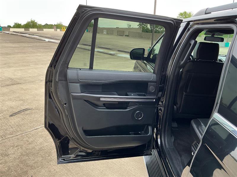 Used 2018 Ford Expedition Max XLT w/ Equipment Group 202A AWD/4WD image 30