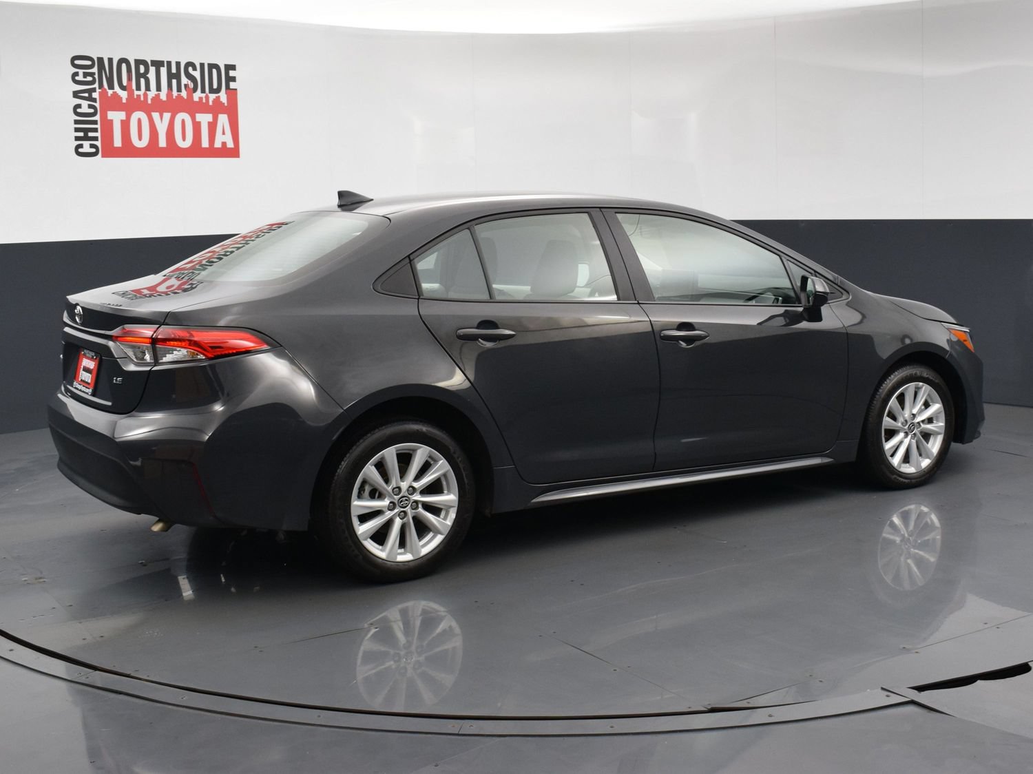 Used 2025 Toyota Corolla LE w/ LE Premium Package FWD image 4