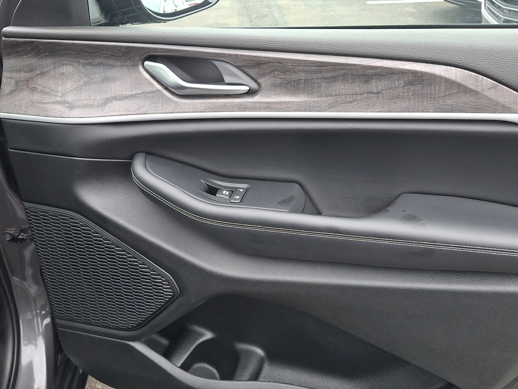 Used 2023 Jeep Grand Cherokee L Limited image 10