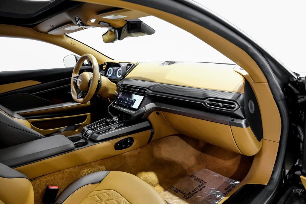 Used 2025 Aston Martin Vanquish image 9